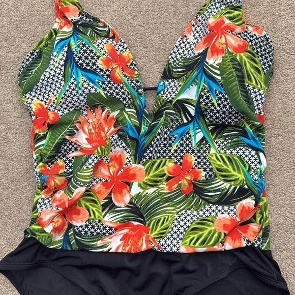 NWT Jantzen Plunge V Neck Halter Tie Wireless Floral One Piece Swimsuit Size 16 - Picture 2 of 8